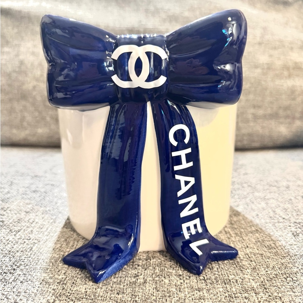 Chanel Navy and White Bow Container - Picture 5 of 5